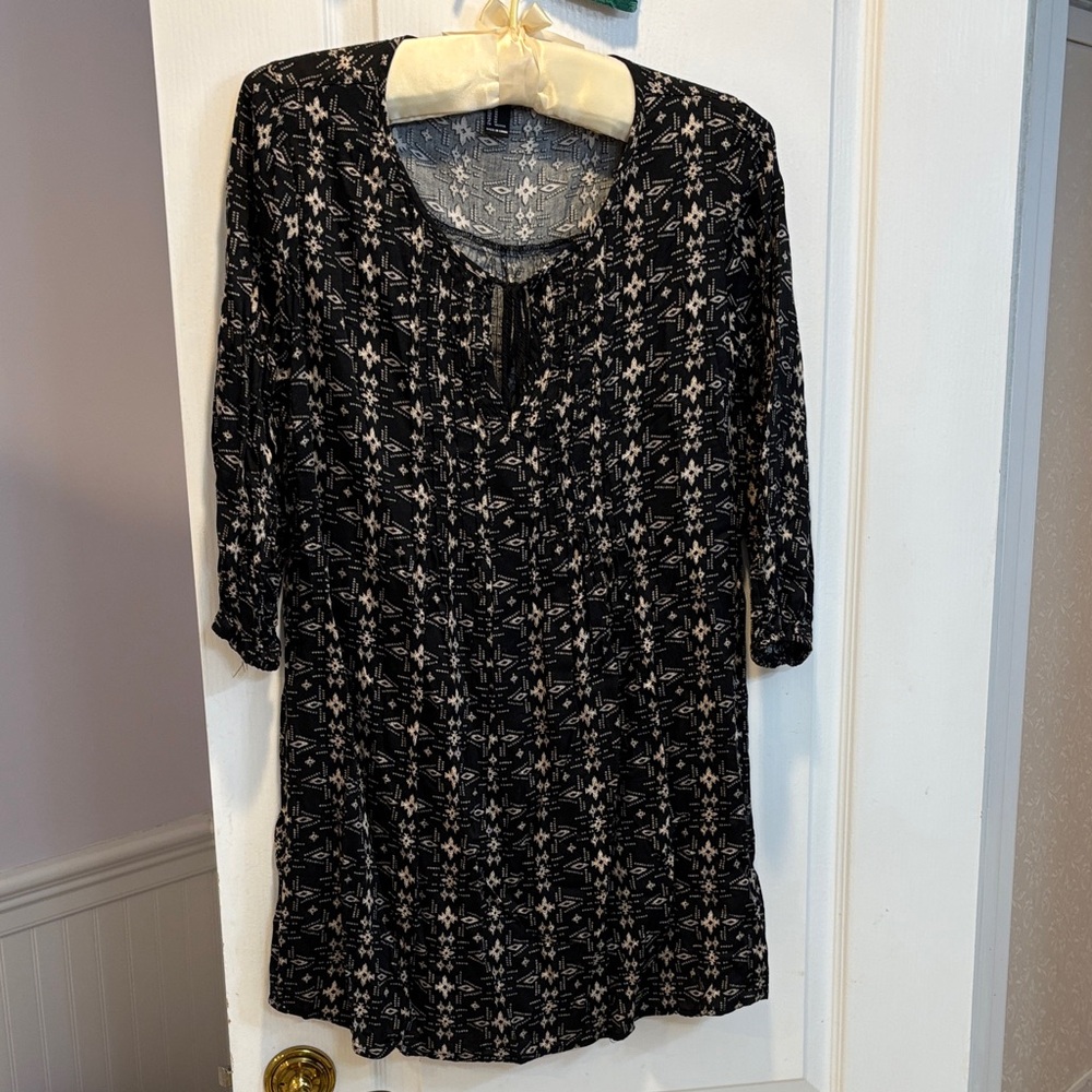 Forever 21 Black and Cream Patterned Blouse